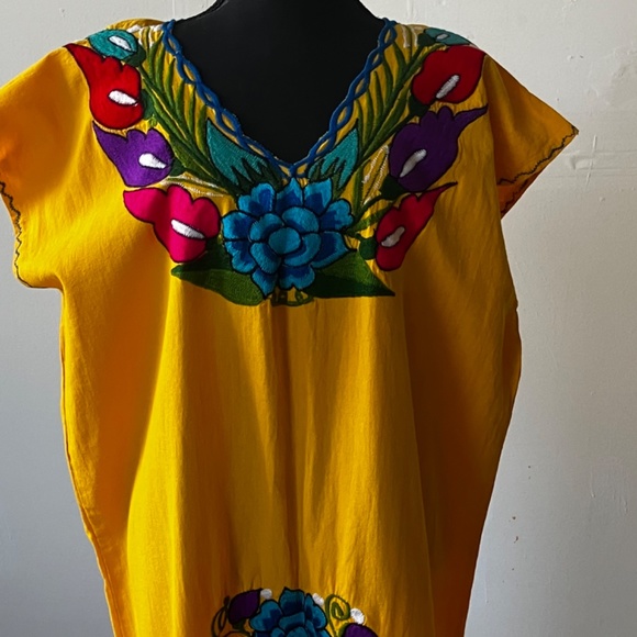 Vintage, yellow embroidered mumu - Picture 6 of 12